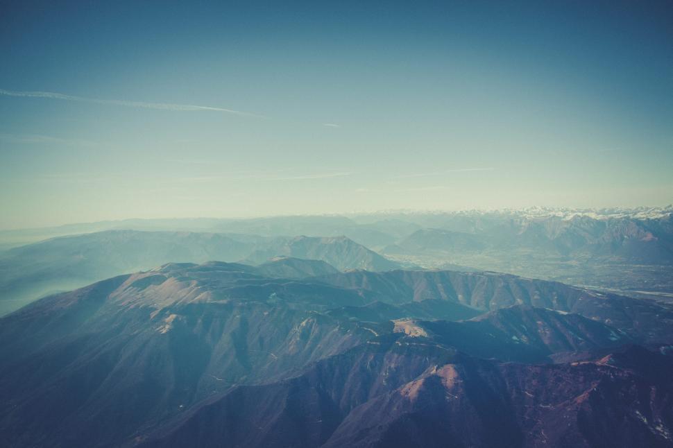 Free Image of Misty mountain range with blue hue 