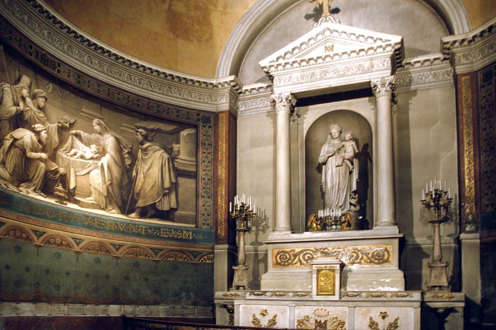 Free Image of European temple 