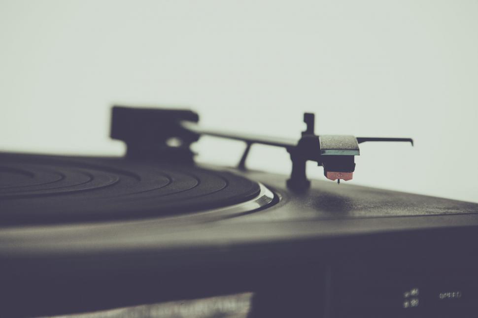 Free Image of Vintage turntable needle on a vinyl record 