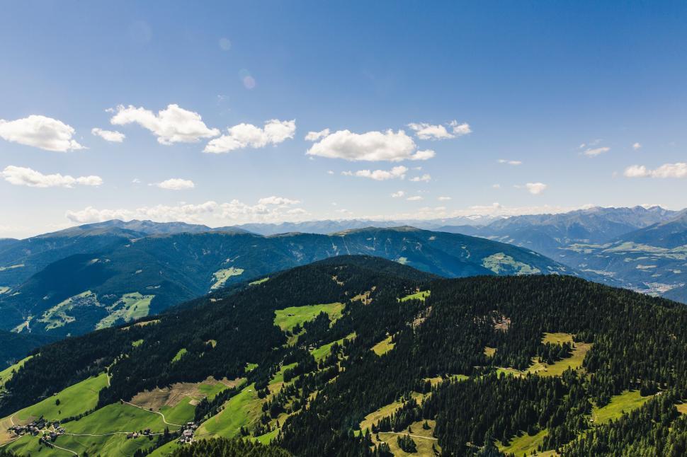 Free Image of Breathtaking panoramic view of mountain range 