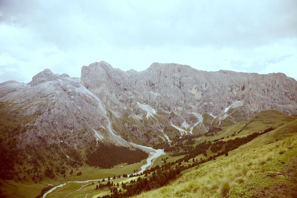Free Image of Majestic mountain range in a sweeping landscape 