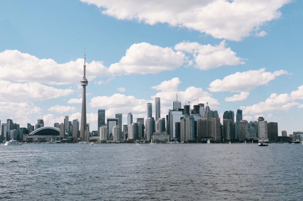 Free Image of Toronto skyline with iconic CN Tower 