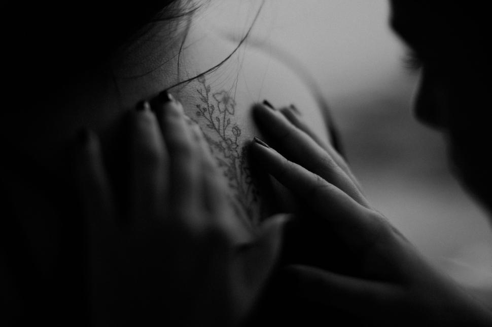 Free Image of Intimate moment between two people 