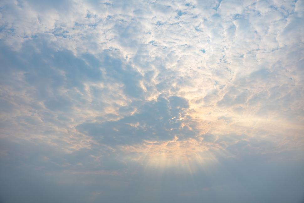 Free Image of Sunset behind a cloudy sky 