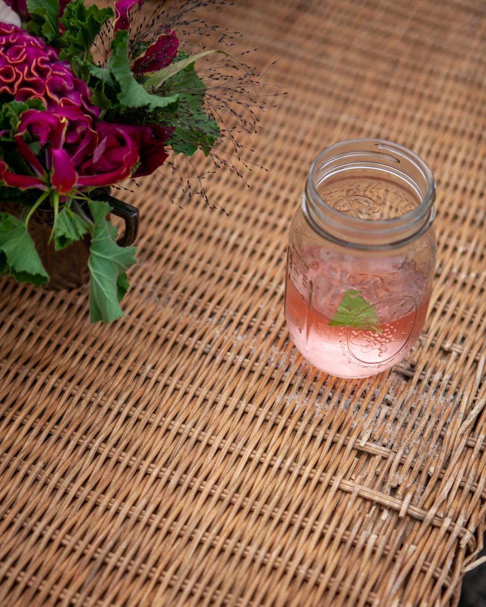 Free Image of Refreshing drink in a mason jar on a mat 
