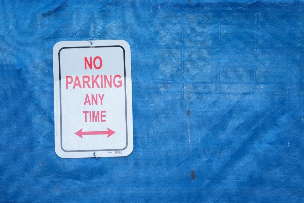 Free Image of No parking traffic sign on blue tarp background 