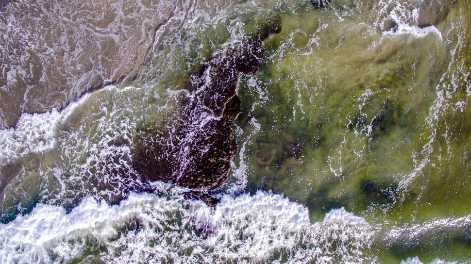 Free Image of Top view of waves washing over a beach 