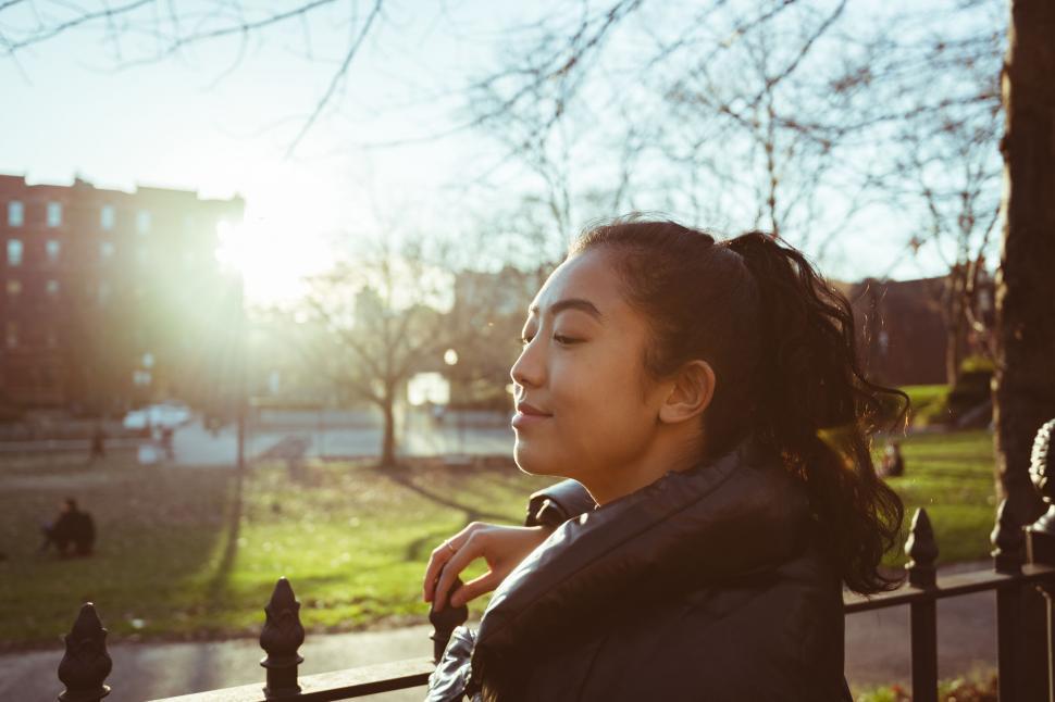 Free Image of Person blurred against sunset in park 