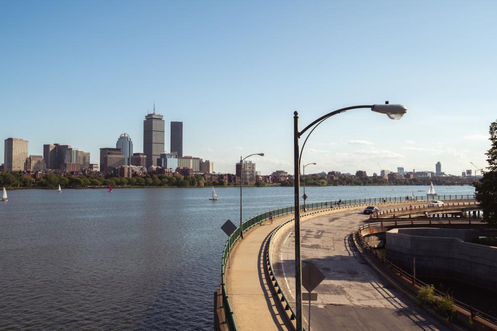 Free Image of Sunny city skyline by the river 