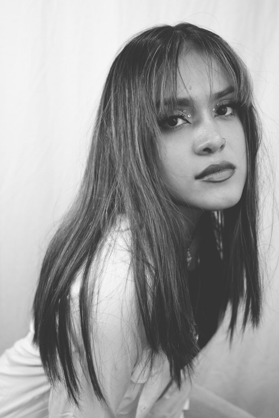 Free Image of Monochrome portrait of a young woman 