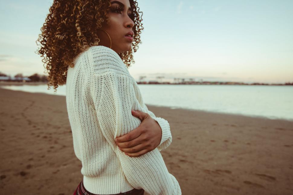 Free Image of Beach scene with curly haired woman 