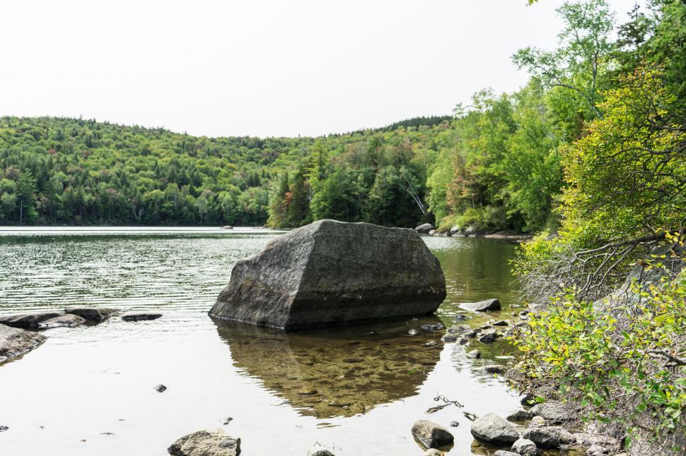 Free Image of Boulder by a tranquil lakeside 