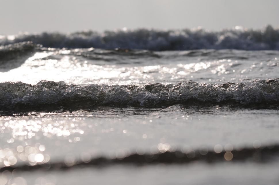 Free Image of Lapping waves 