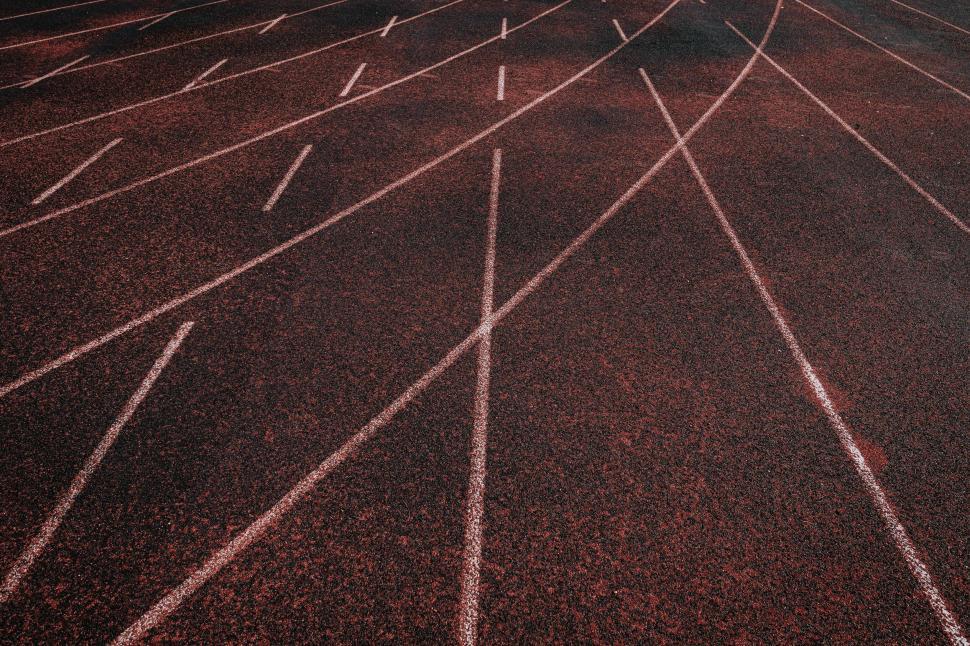 Free Image of Red race track with dynamic white lines 