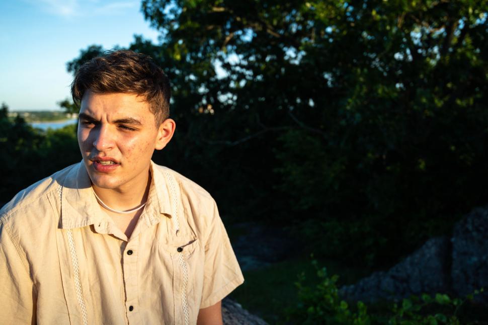 Free Image of Young man looking away in natural setting 