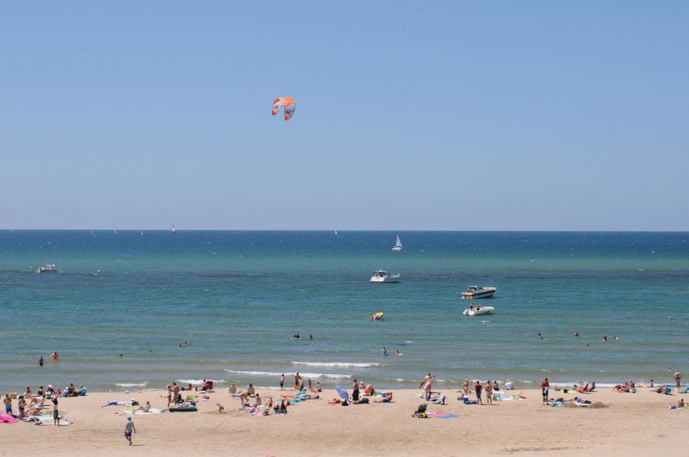 Free Image of A day on the beach 