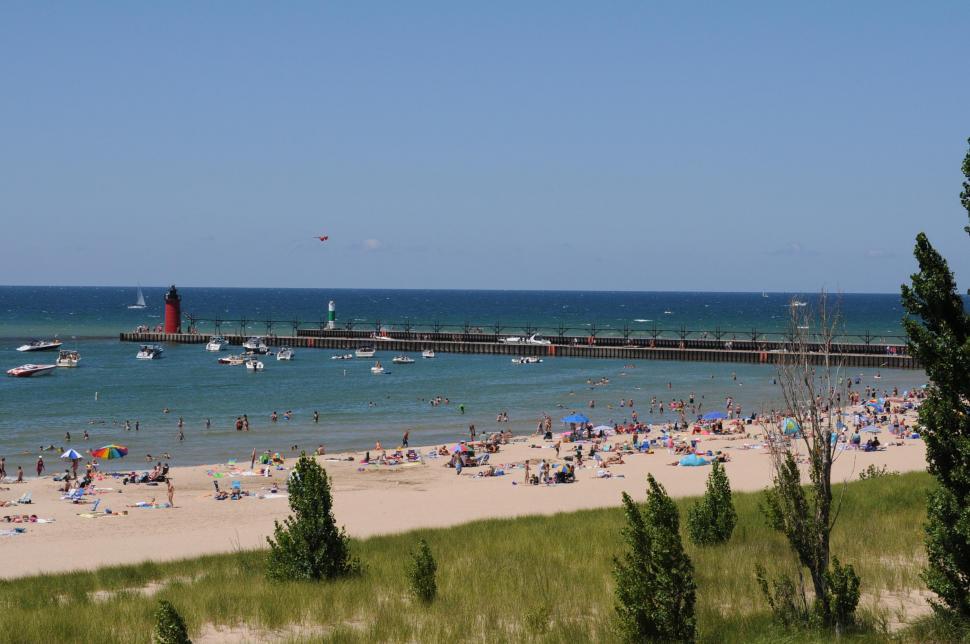 Free Image of A day on the beach on weekend  