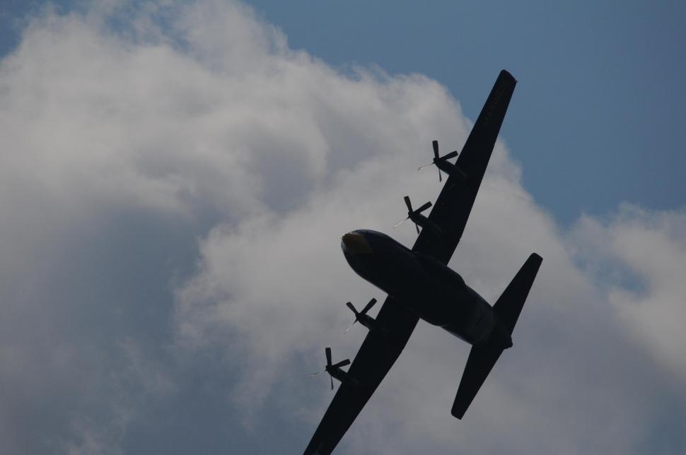 Free Image of Silhouette of an airplane 