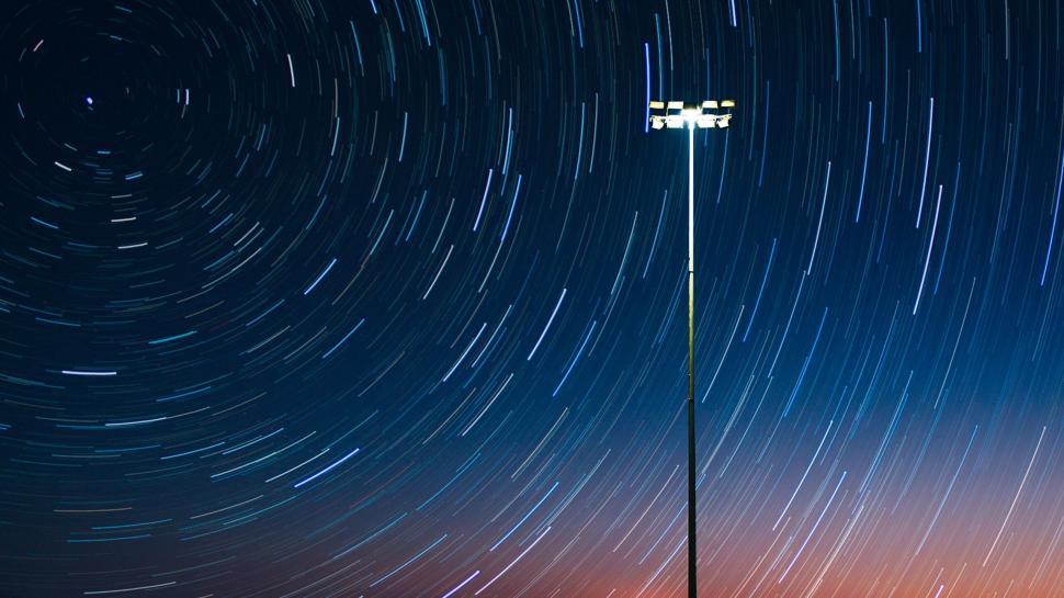 Free Image of Star trails around a single lamppost 