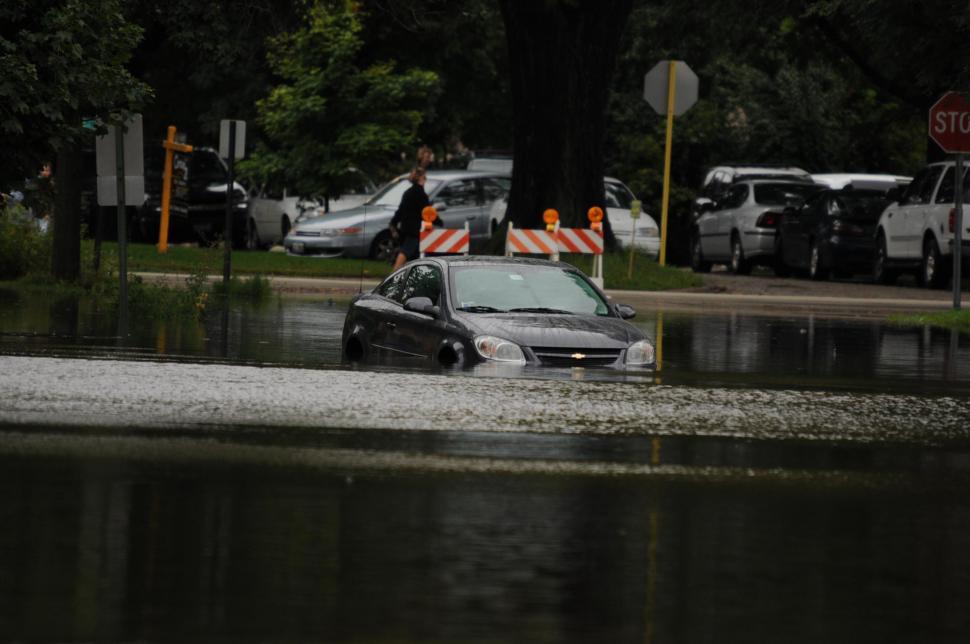 Free Image of Submerged car 
