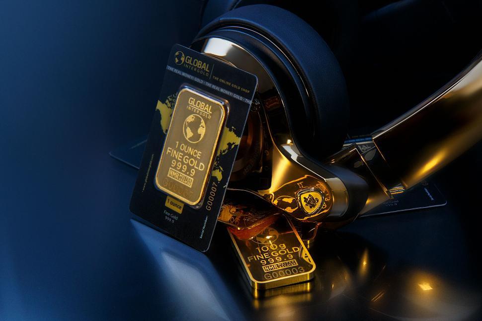 Free Image of Luxurious gold bars on dark surface 