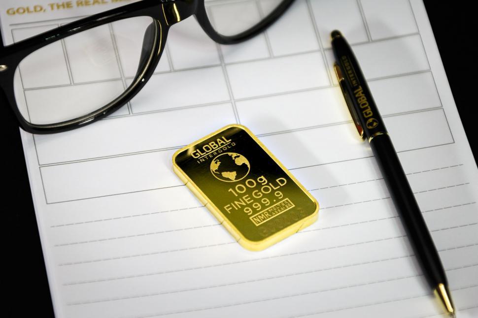 Free Image of Notepad with gold card and office supplies 