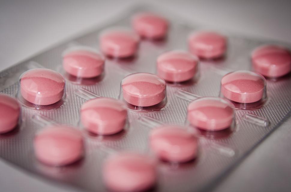Free Image of Close-up of pink pills in a blister pack 