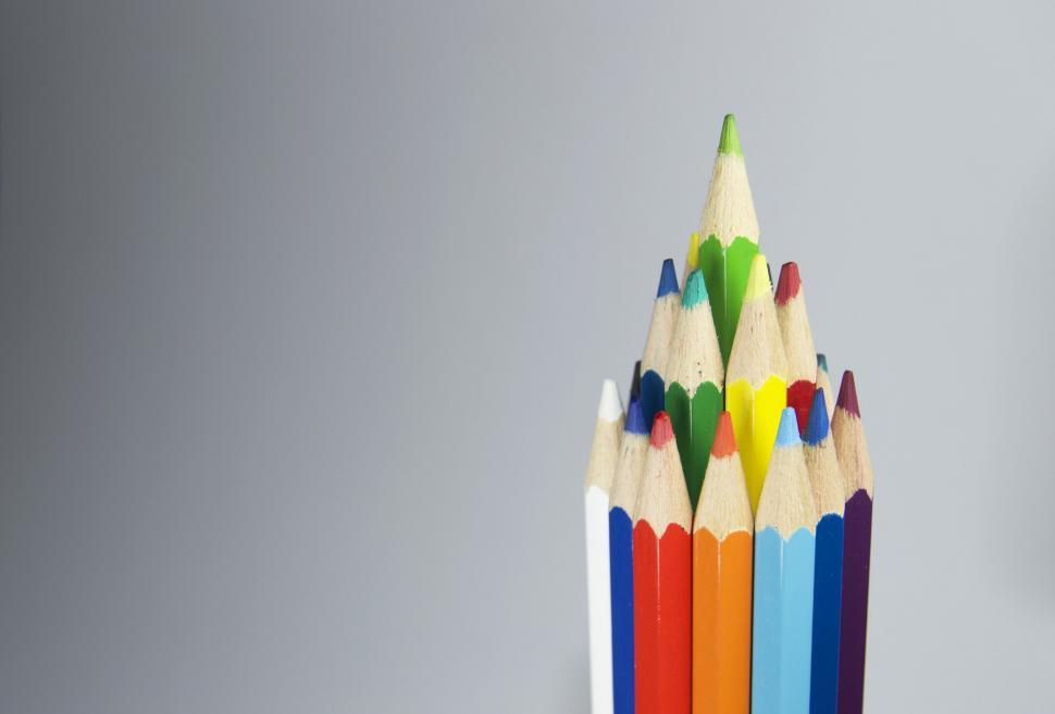 Free Image of Colorful pencils forming a circle 