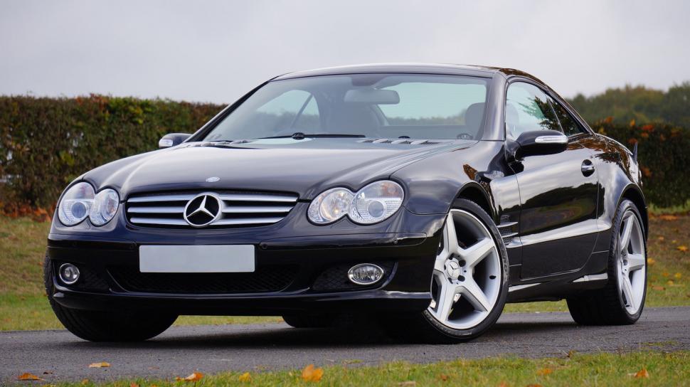 Free Image of Elegant black Mercedes-Benz CLK coupe 