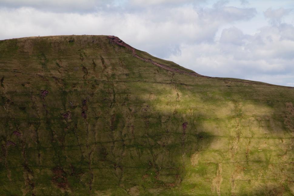 Free Image of Rolling hills and vibrant green terrain 