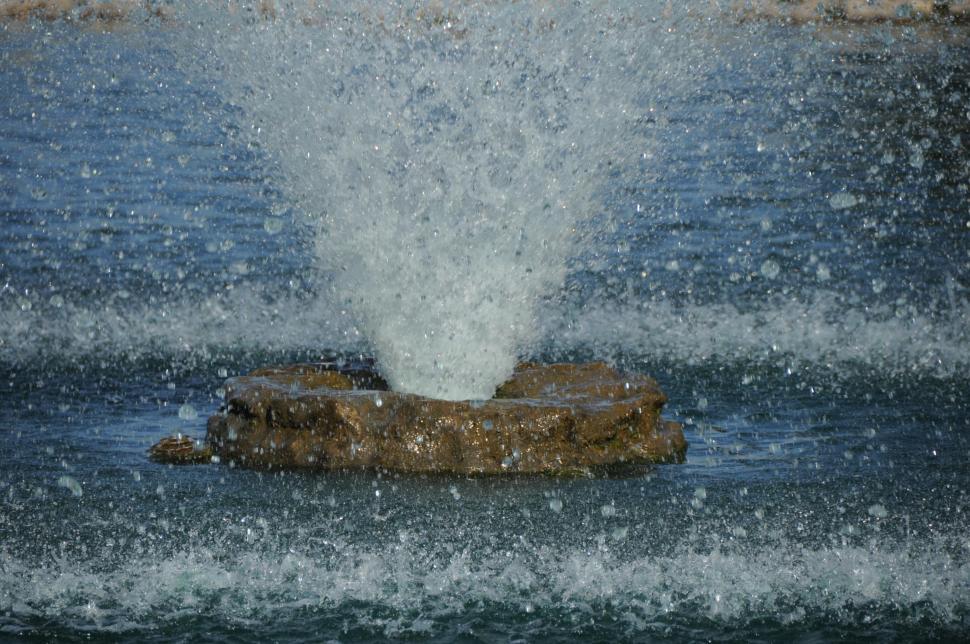 Free Image of Pond fountain 