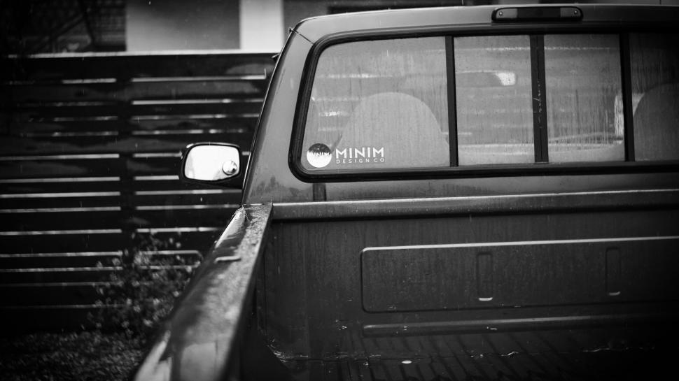 Free Image of Black and white photo of a vintage truck 