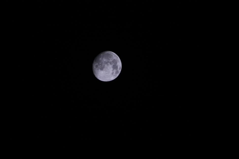 Free Image of Full moon in a black night sky 