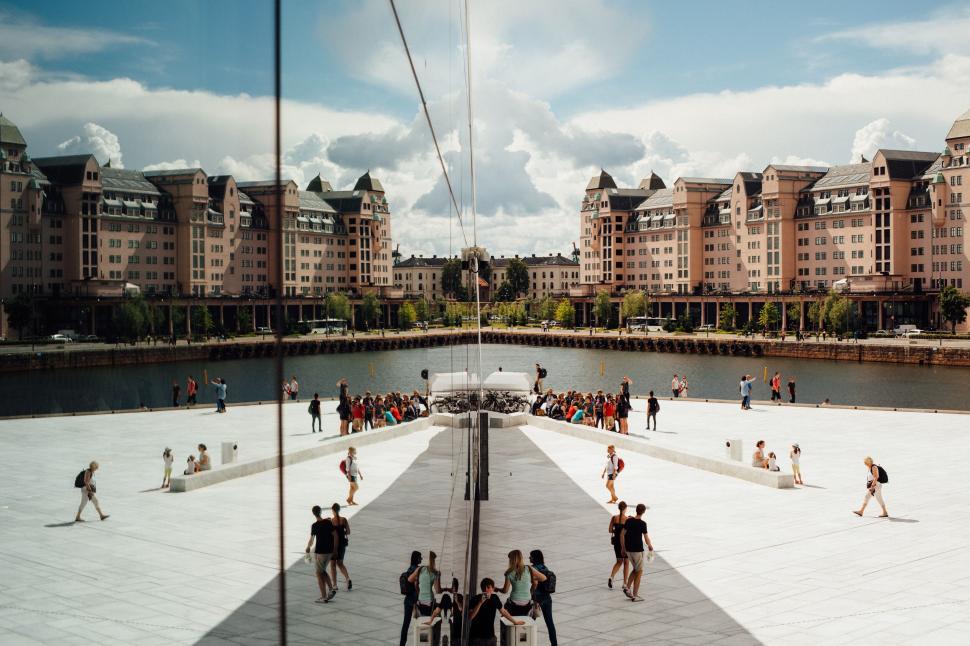 Free Image of Reflection of a cityscape on a modern building 