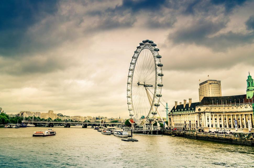 Free Image of Iconic London Eye and cityscape view 