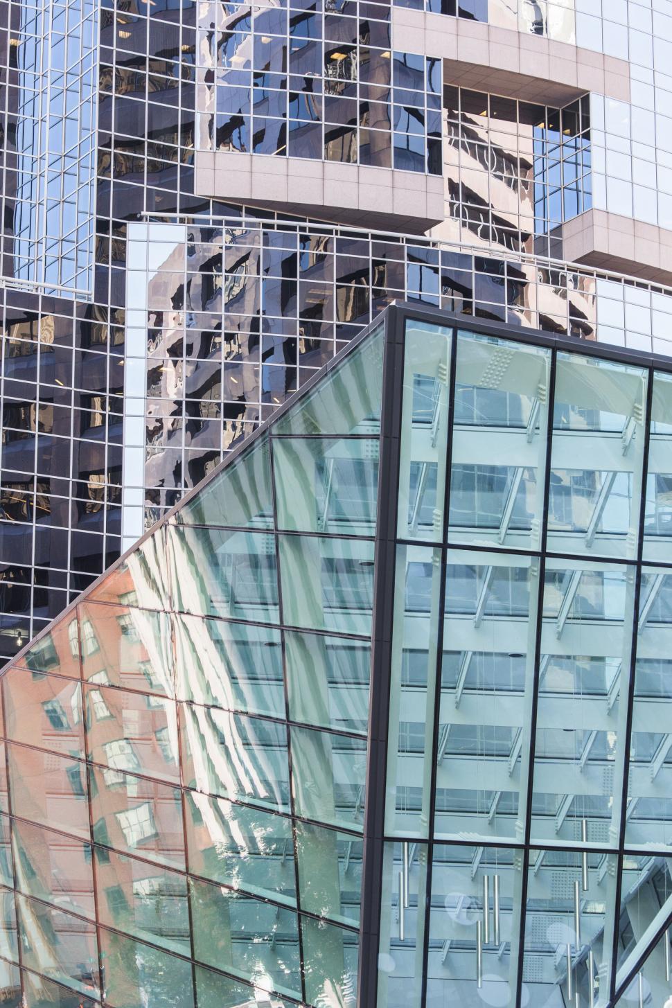 Free Image of Modern skyscraper corner reflections 