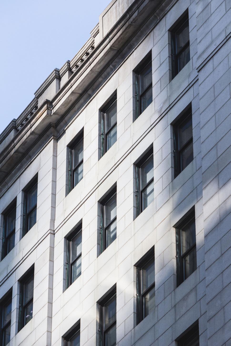Free Image of Classic building facade with blue sky backdrop 