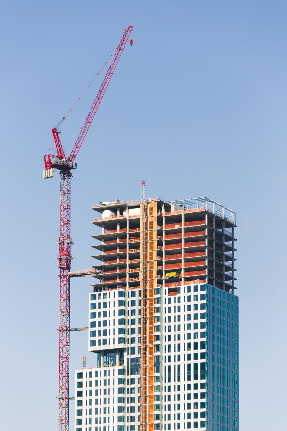 Free Image of Modern high-rise building under construction 