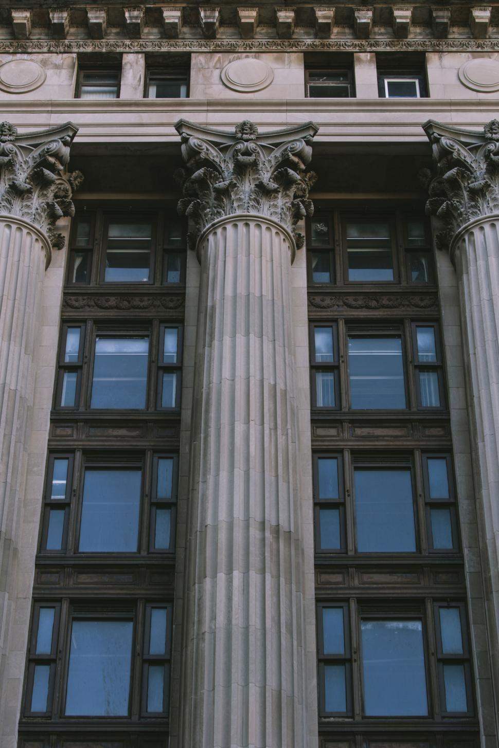 Free Image of Classical architecture with Corinthian columns 