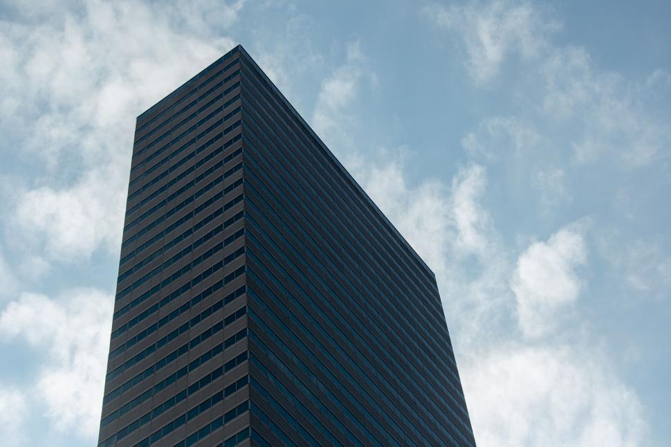 Free Image of Tall building rising into blue sky 