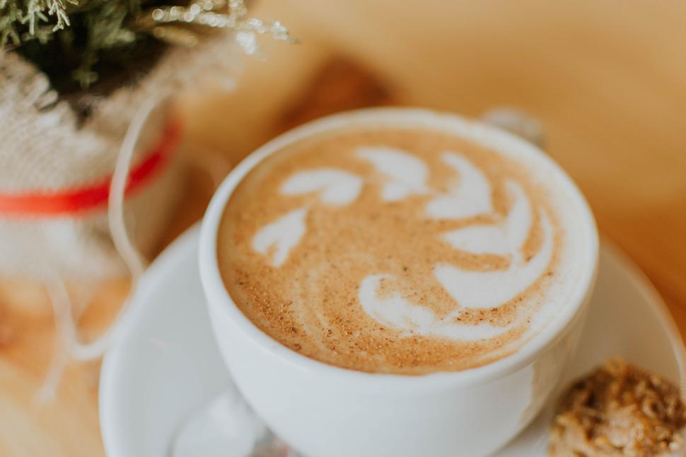 Free Image of Festive latte art with a seasonal twist 