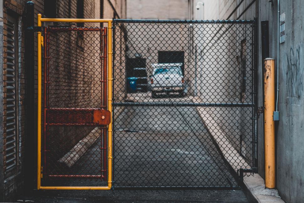 Free Image of Chain-linked area with restricted access sign 