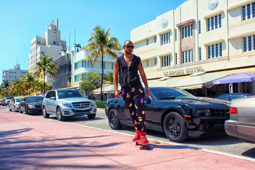 Free Image of Fashionable man on city street 