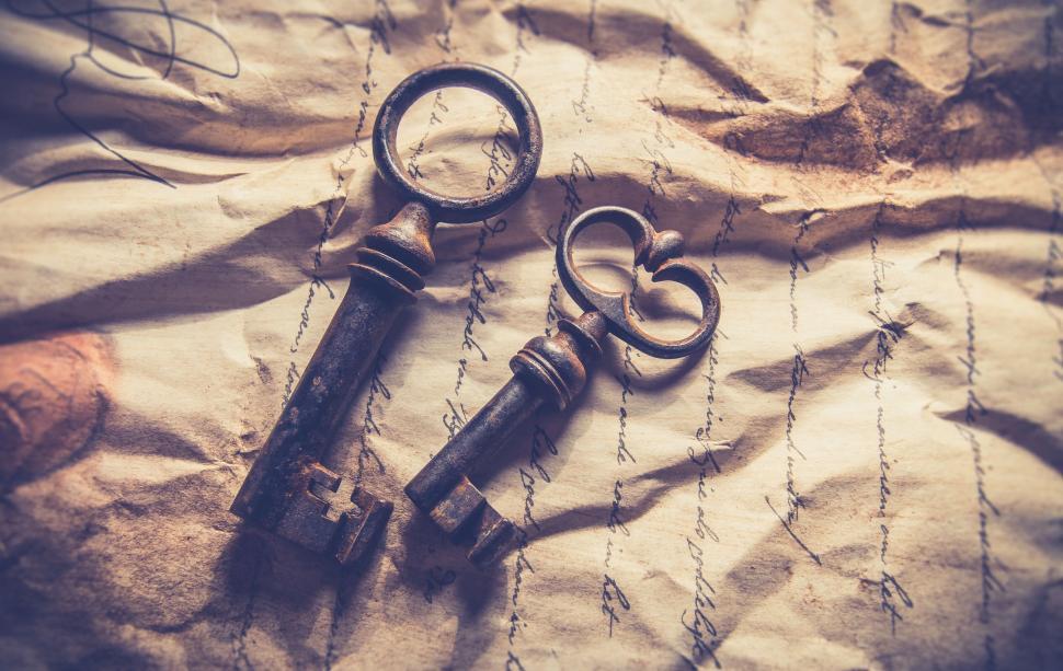 Free Image of Old keys on vintage handwritten letters 