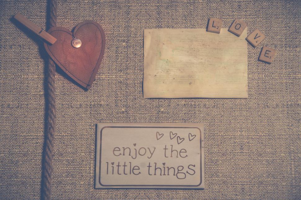 Free Image of Rustic love and message concept on fabric 