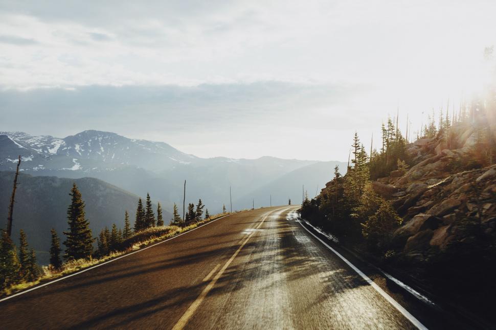 Free Image of Scenic mountain road at sunset 
