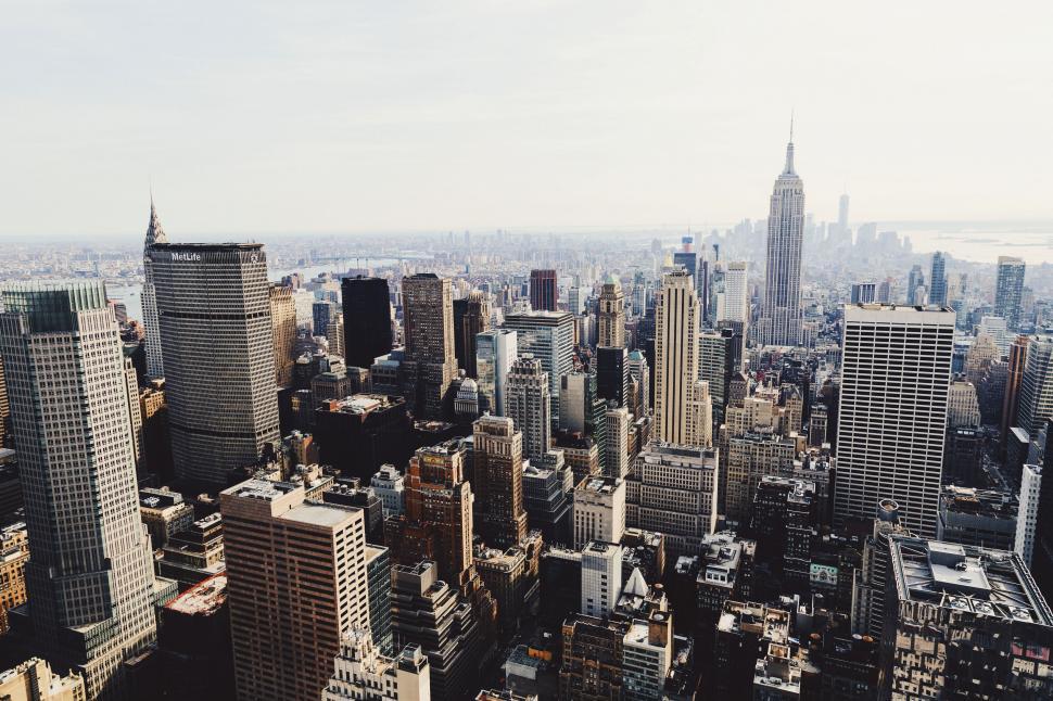 Free Image of Clear sky over Manhattan s skyline 