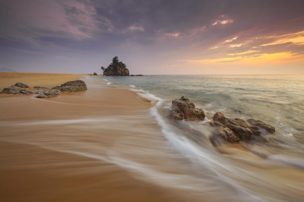 Free Image of Beach sunset with smooth water effect 