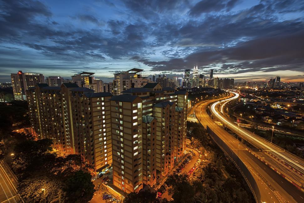 Free Image of Skyline view of city at twilight with highways 