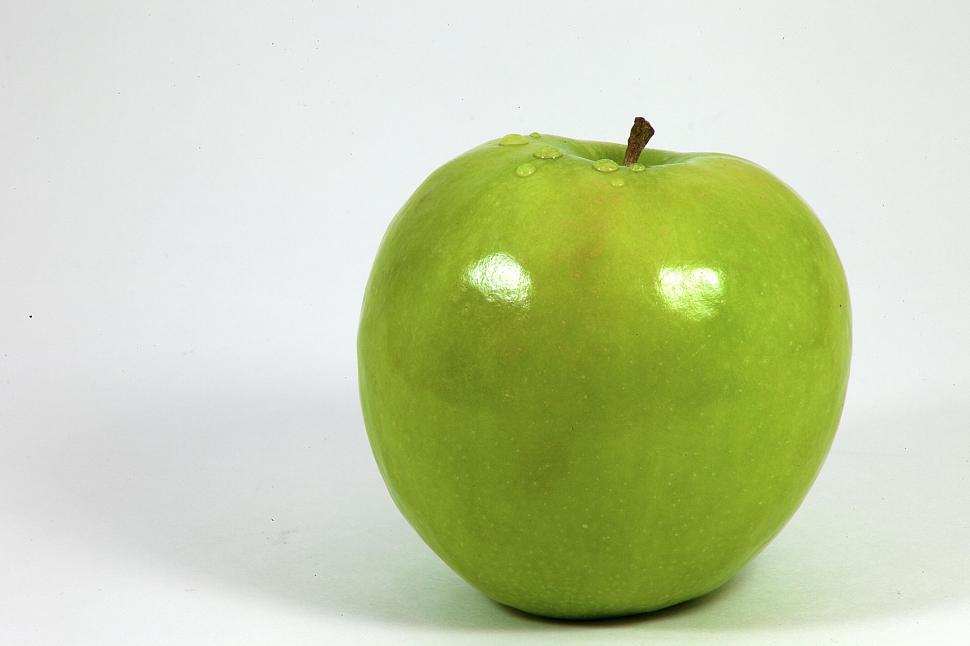 Free Image of Green Apple isolated on white 